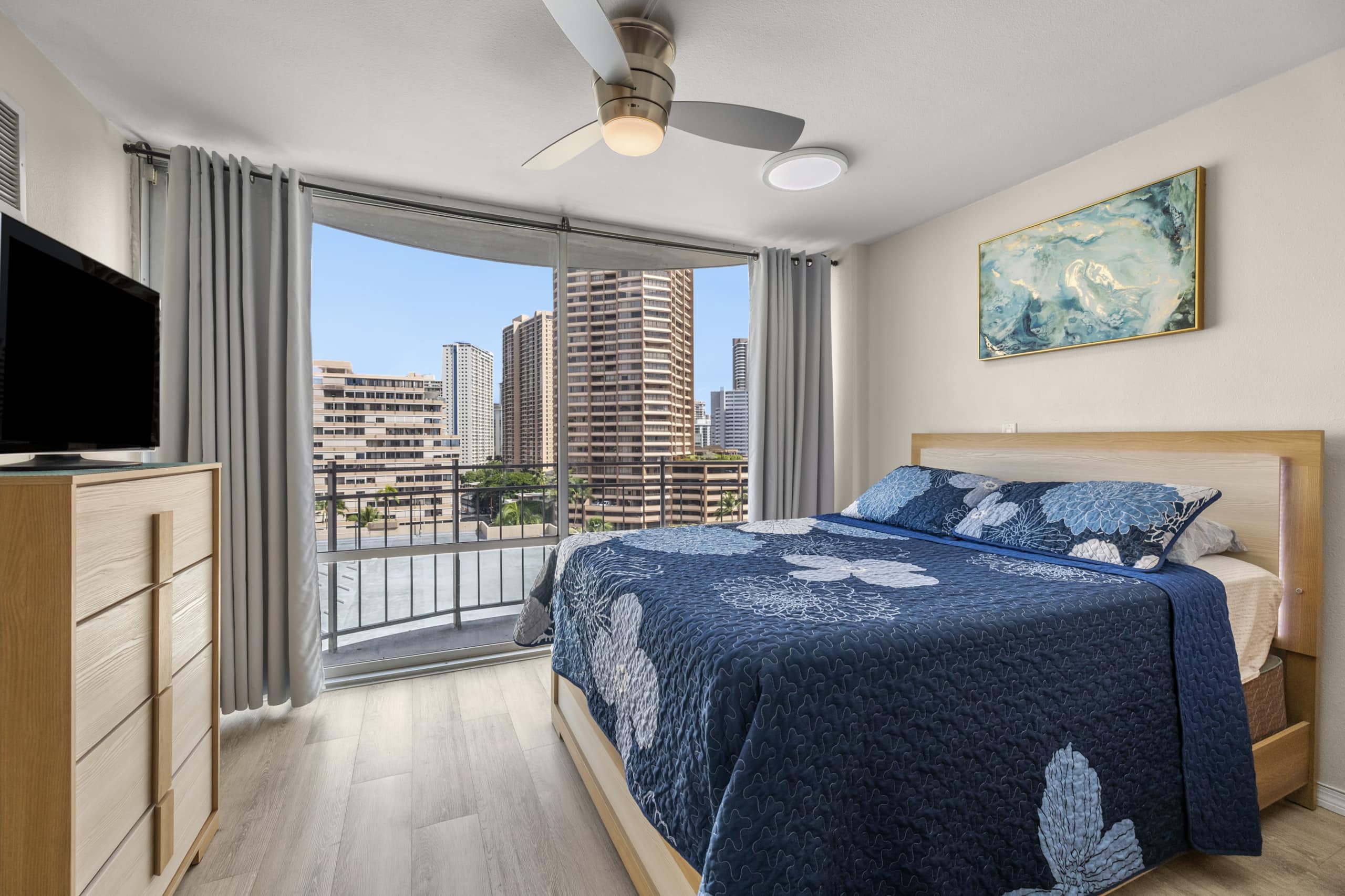 Condo in Honolulu · ★4.68 · 1 bedroom · 2 beds · 1 private bath - Image 7