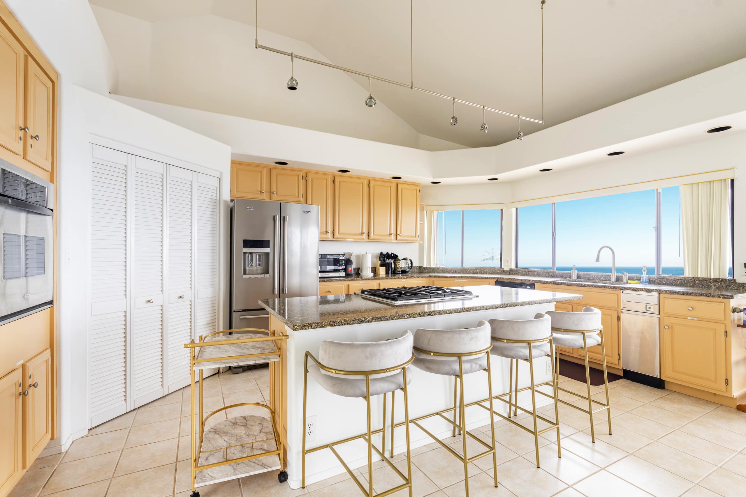 Oceanview High End Luxury Villa with Pool & Spa - Photo 8