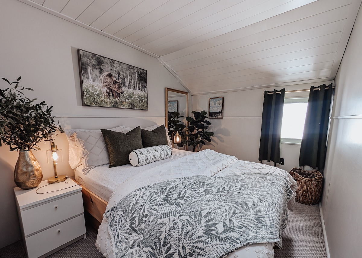 Upozorňujeme, že všetky postele sú vybavené čistou posteľnou bielizňou a obliečkami na vankúše, ale hostia si musia priniesť vlastnú prikrývku. 