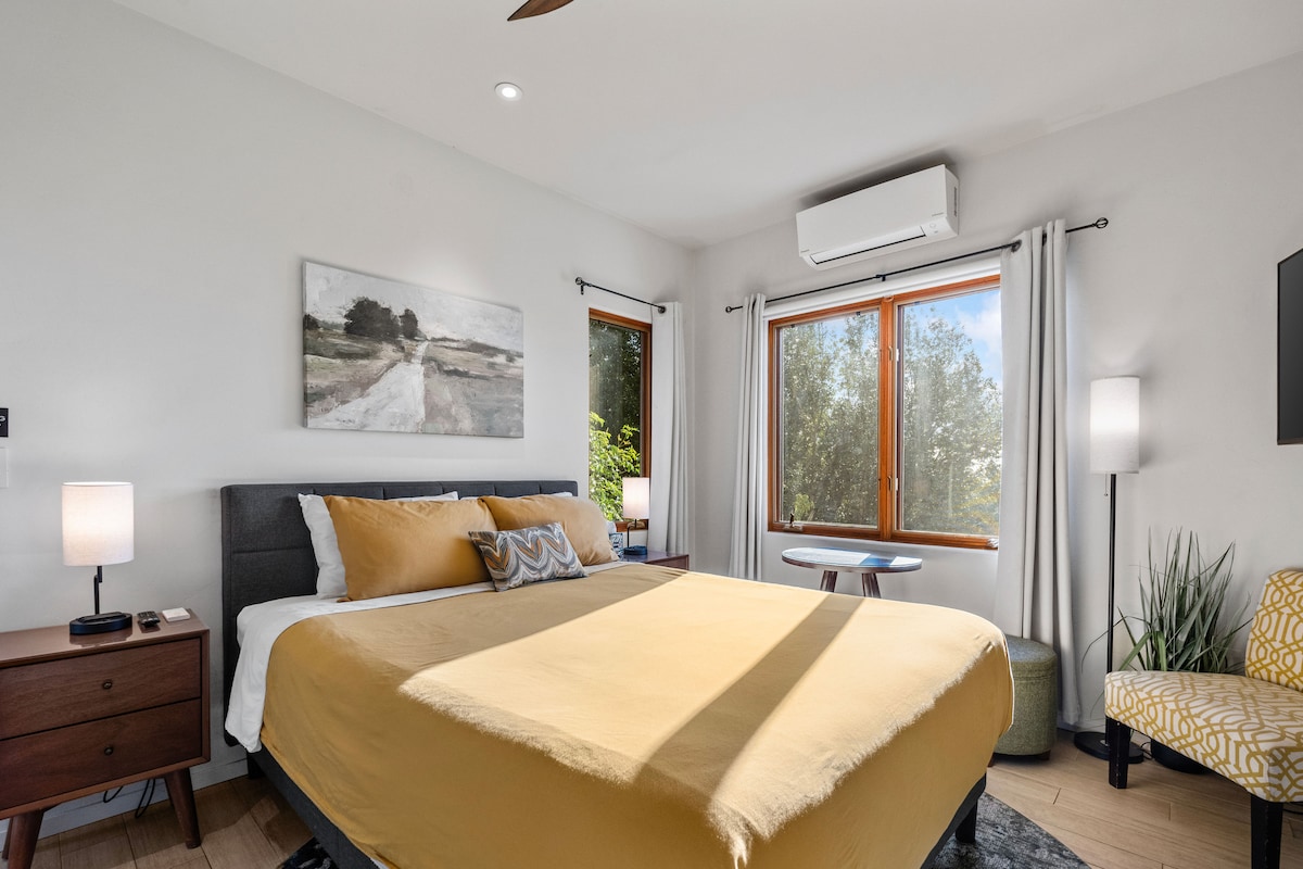 Top Airbnb: Sunset Spa Suite w/private patio, views & parking in Oakland