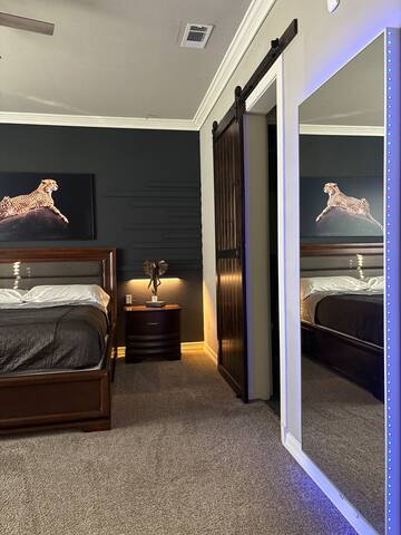 4500 sqft Entertainers home w/custom fitness area gallery image 4