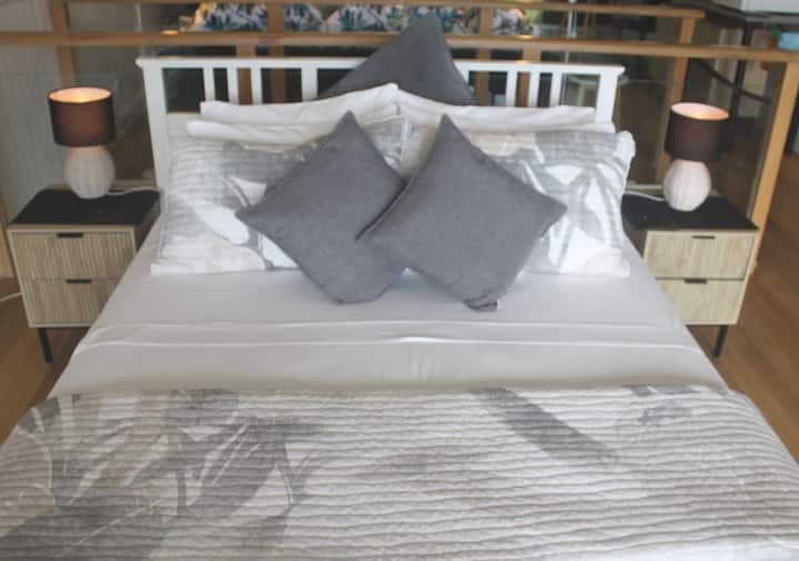 Queen Bed - 5 Star Comfort