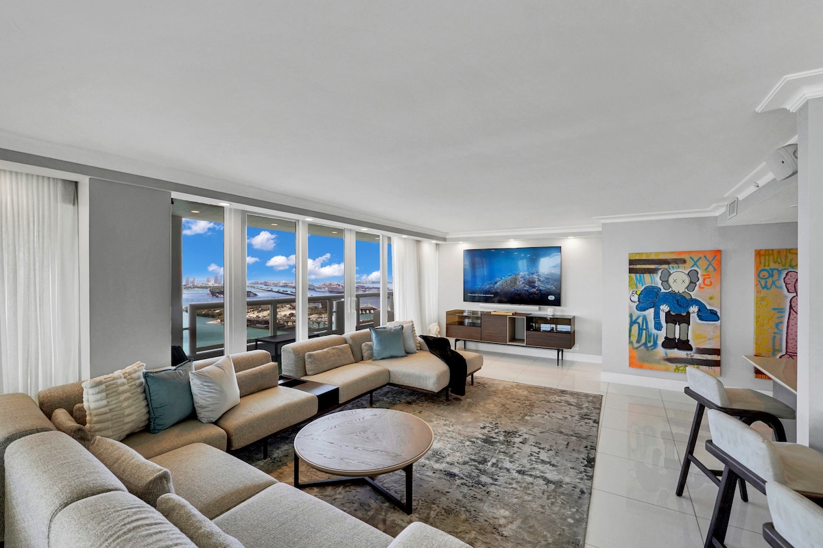 Successful Airbnb property: Above it All! Double condo Penthouse! in Omni/Pac