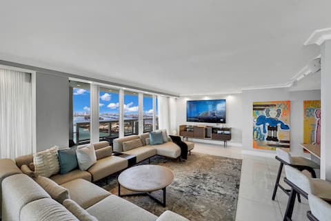 Successful Airbnb property: Above it All! Double condo Penthouse! in Omni/Pac