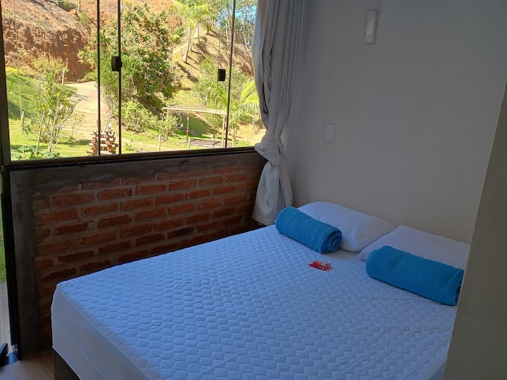 suite 6: ventilador de pared y smartv 