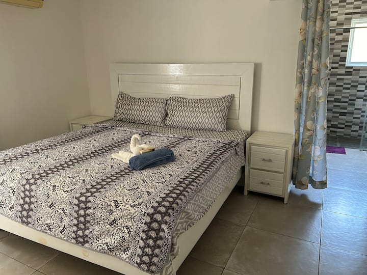 Camera da letto 2   Bagno privato  cassaforte  guardaroba. E deposito