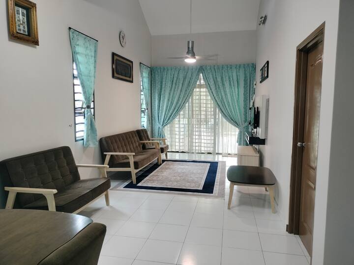 Putra Lagenda Homestay: Spacious And Secured - Kulai