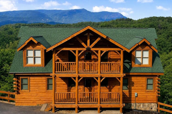 A+ Views ! 8br, Pool, Hot Tub, Games, Pet Friendly - Pigeon Forge, TN