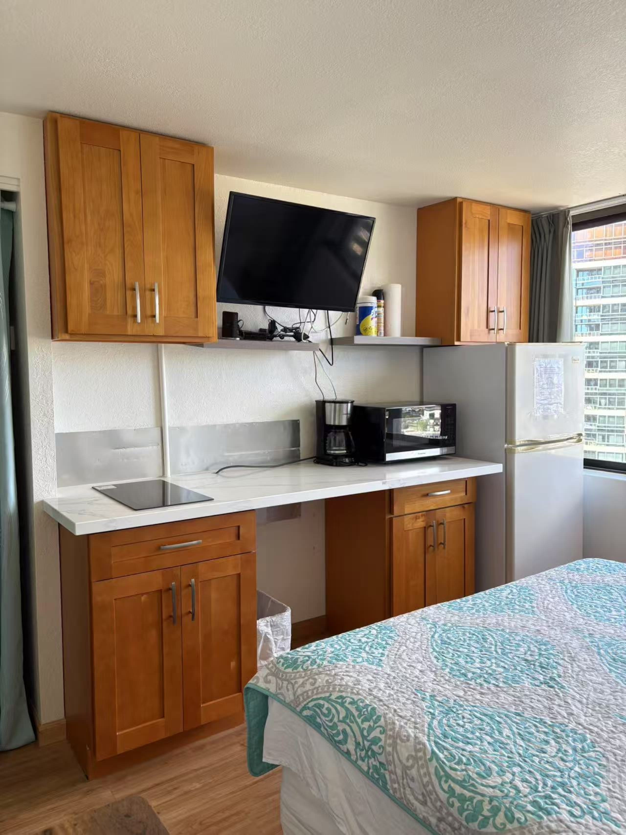 Joy House - Hawaiian Monarch, remodeled studio - Main photo