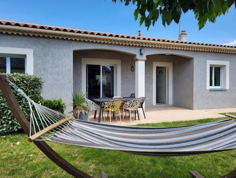 Modern VILLA 88 m² Garden, Animals, Close to Vogüé