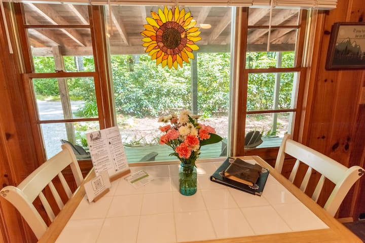 Good Vibes Only -Romantic Cabin with Private Spa - Cabins for Rent
