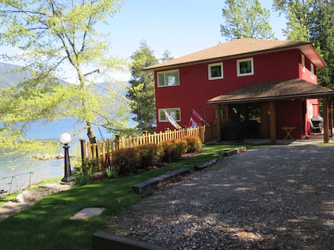 Kootenay, Lakeside Retreat, Main Floor and Walkout