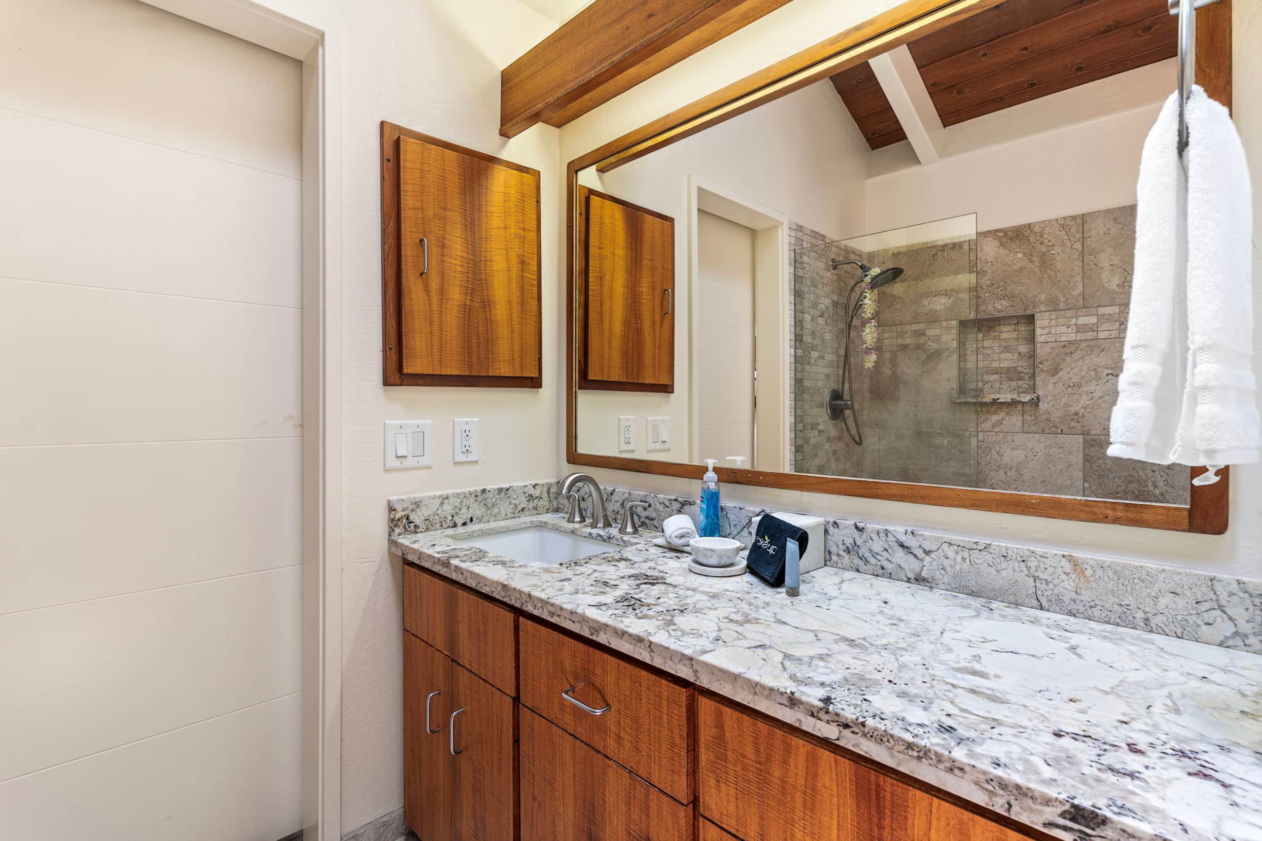 Condo in Kailua-Kona · ★4.82 · 3 bedrooms · 4 beds · 2 baths - Image 34