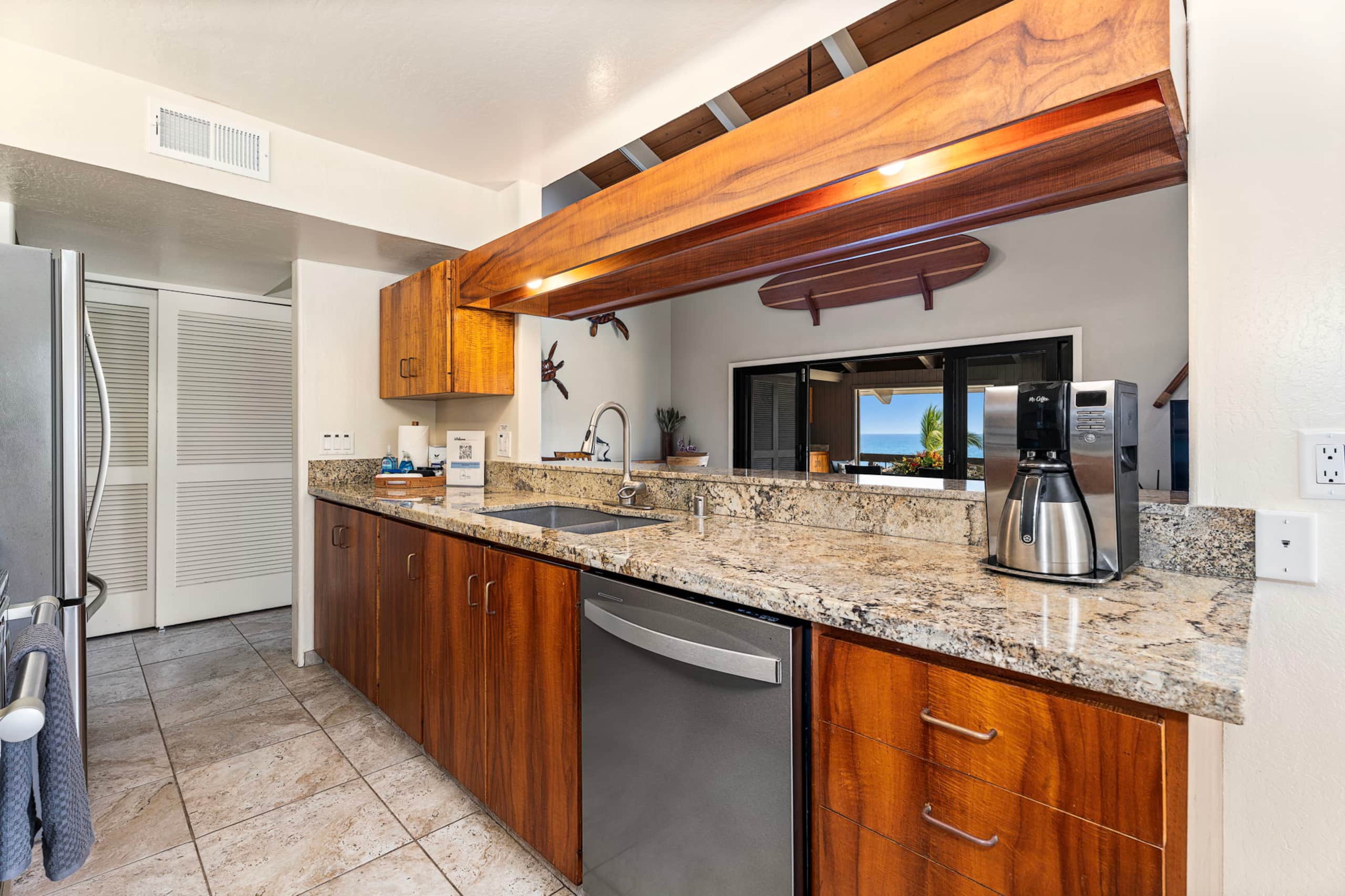 Condo in Kailua-Kona · ★4.82 · 3 bedrooms · 4 beds · 2 baths - Image 12