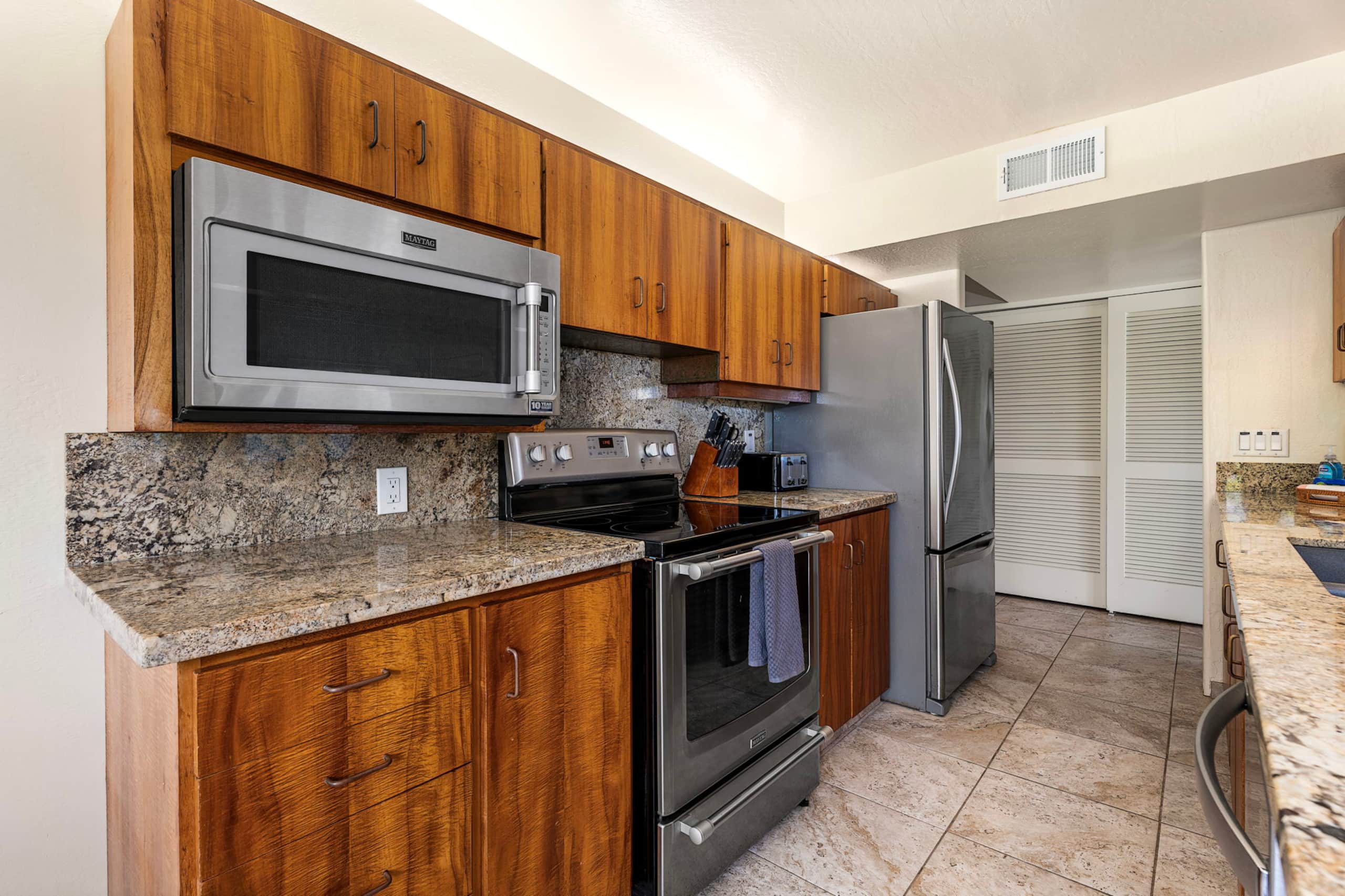 Condo in Kailua-Kona · ★4.82 · 3 bedrooms · 4 beds · 2 baths - Image 10