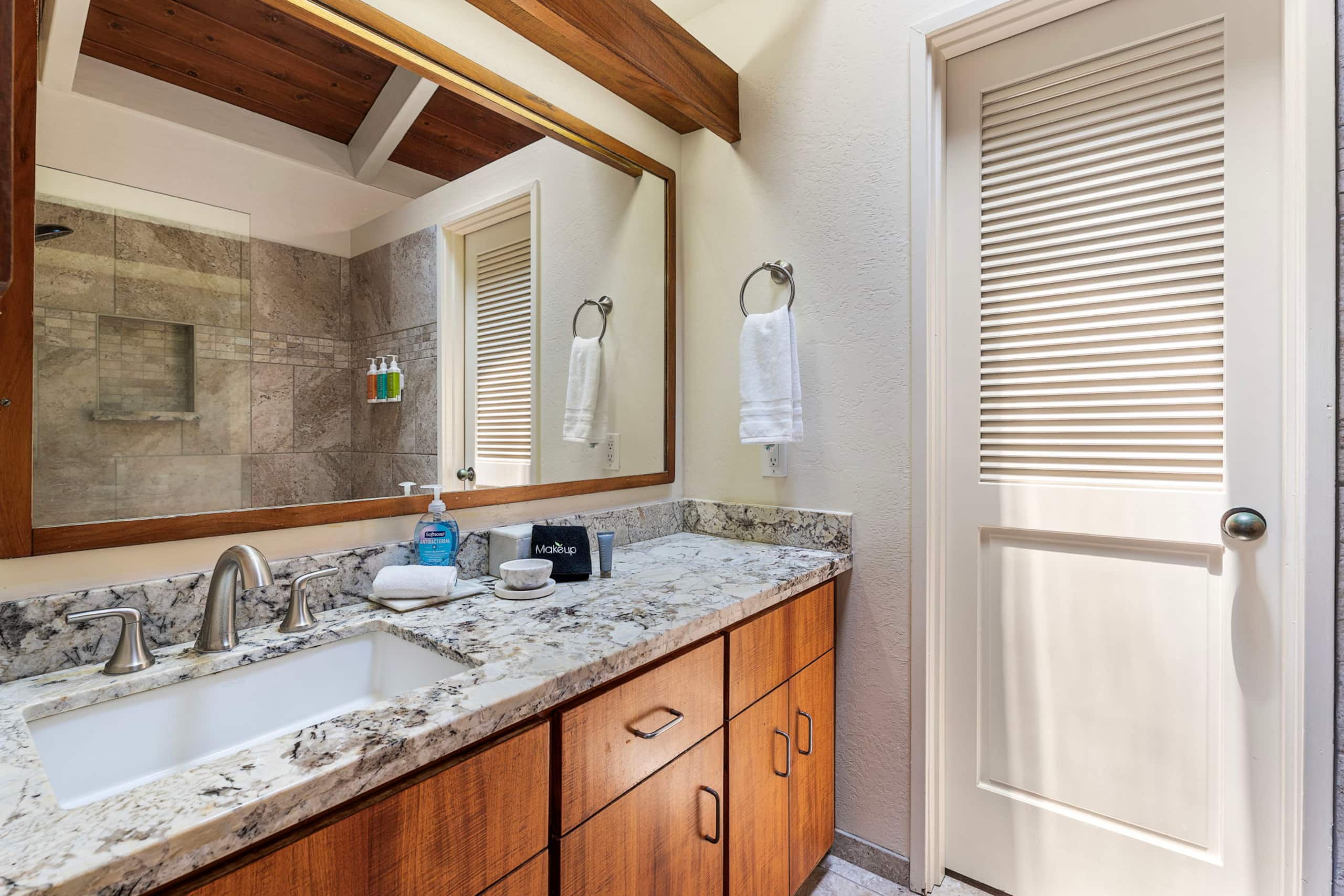 Condo in Kailua-Kona · ★4.82 · 3 bedrooms · 4 beds · 2 baths - Image 33