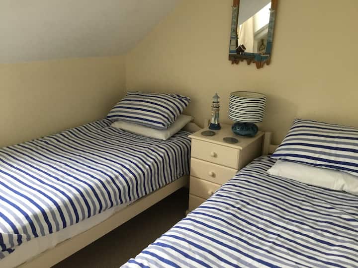 Twin room containing two single beds.