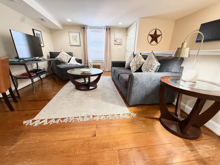 Lively Downtown New Bern L King Bed L 2nd Level - New Bern, NC