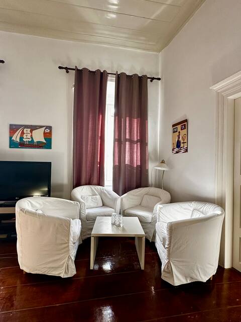 Top performing Airbnb: Hydra Suites in Δήμος Ύδρας