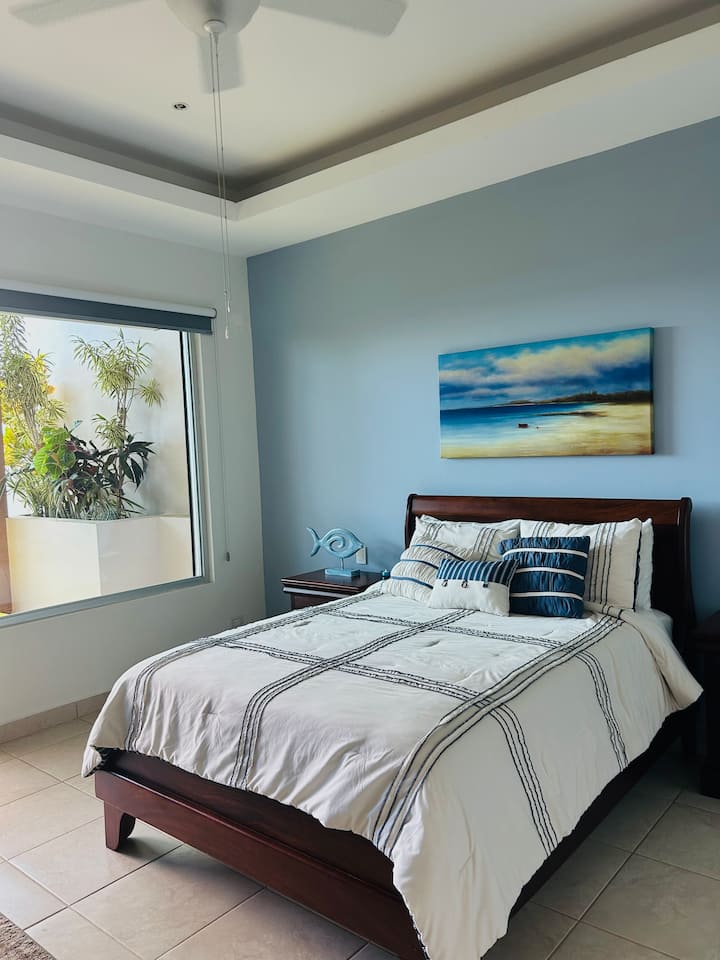 Prízemie s vlastnou kúpeľňou a prístupom na pláž