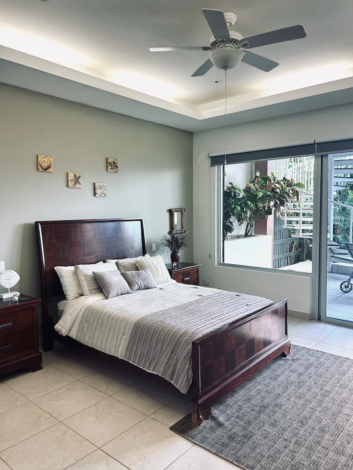 Prízemie s vlastnou kúpeľňou a prístupom na pláž