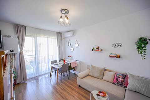 Successful Airbnb property: ChicStudio+FullKitchen+Free Parking+Popcorn in Chiajna