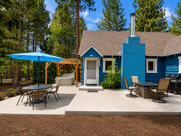Hot Tub + Pet Friendly, Fenced Yard + Near Slopes - Big Bear Lake, CA