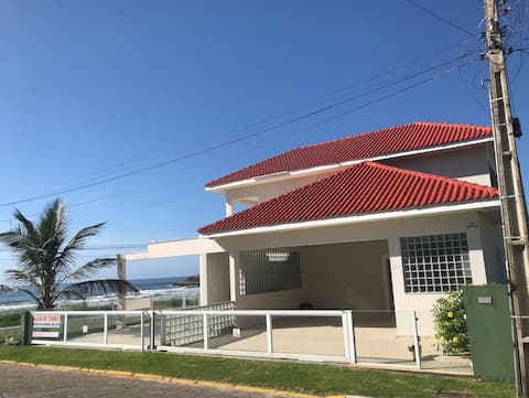 House facing the sea in Enseada/Prainha SaoChico