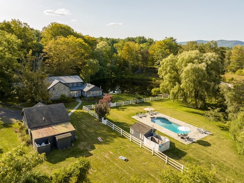 Private Estate w/ Heated Pool, Pond, 10 Acres