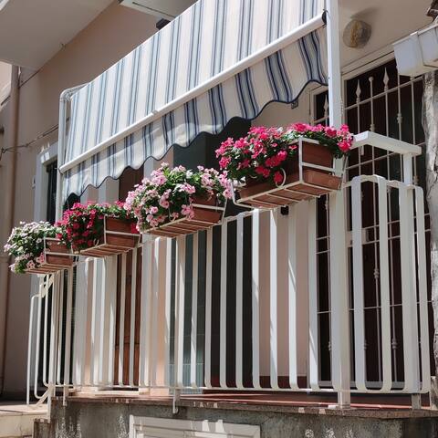 Large, central house within walking distance of the waterfront.