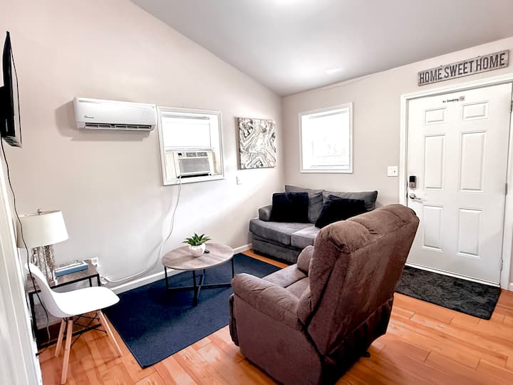 Cozy/ Entire 2 Beds & 1 Bath Apartment. Private Entry.15 Min From Airport - Charleston, SC