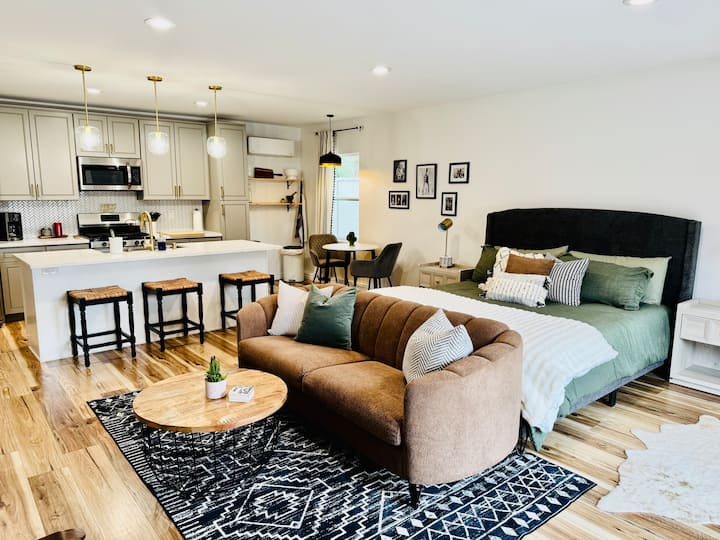 Cozy Private Guest House - 3 Miles From Downtown! - Long Beach, CA