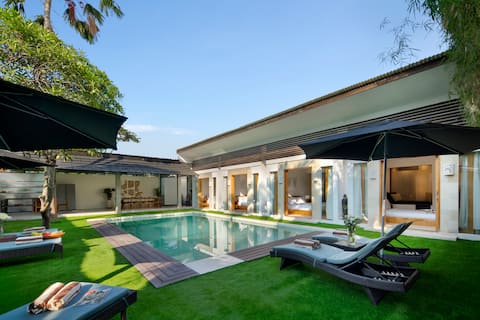 Best Location! / 9 Bedr/9 Bathr/ Pool/ Near Beach