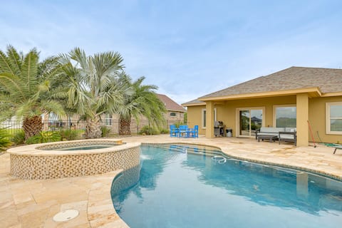 Laguna Vista Resort-Style Home, Private Pool & Spa