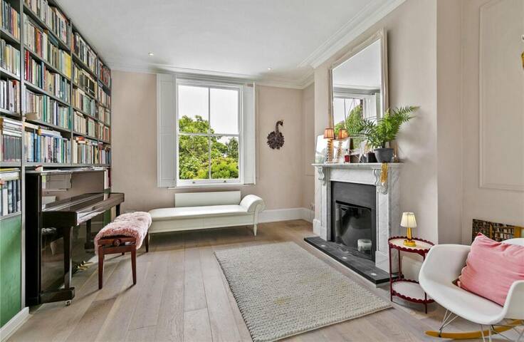 Stylish Georgian townhouse on Richmond Hill gallery image 4