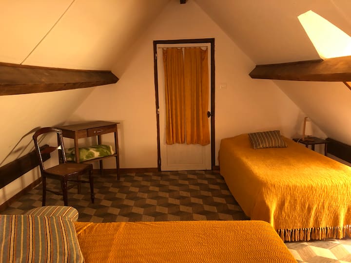 Dormitorio 2: 1 cama individual y 1 cama doble