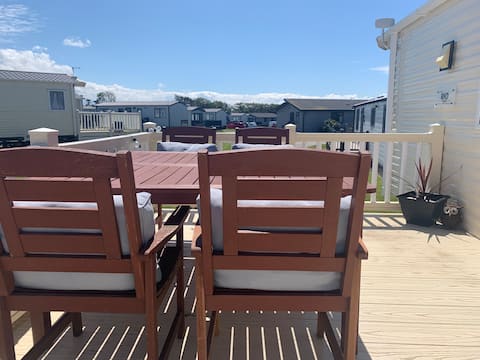Popular Airbnb listing: Driftwood 76 Northcott in Bude Stratton