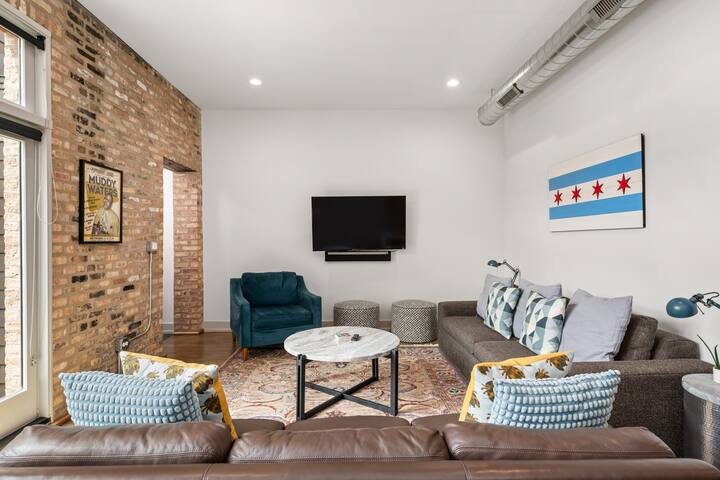 Beautiful and spacious West Loop apartment. gallery image 5