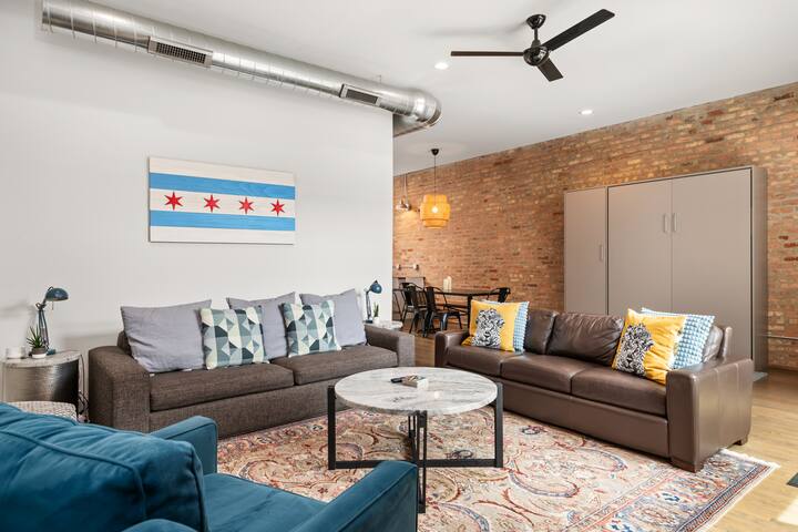 Beautiful and spacious West Loop apartment. gallery image 2