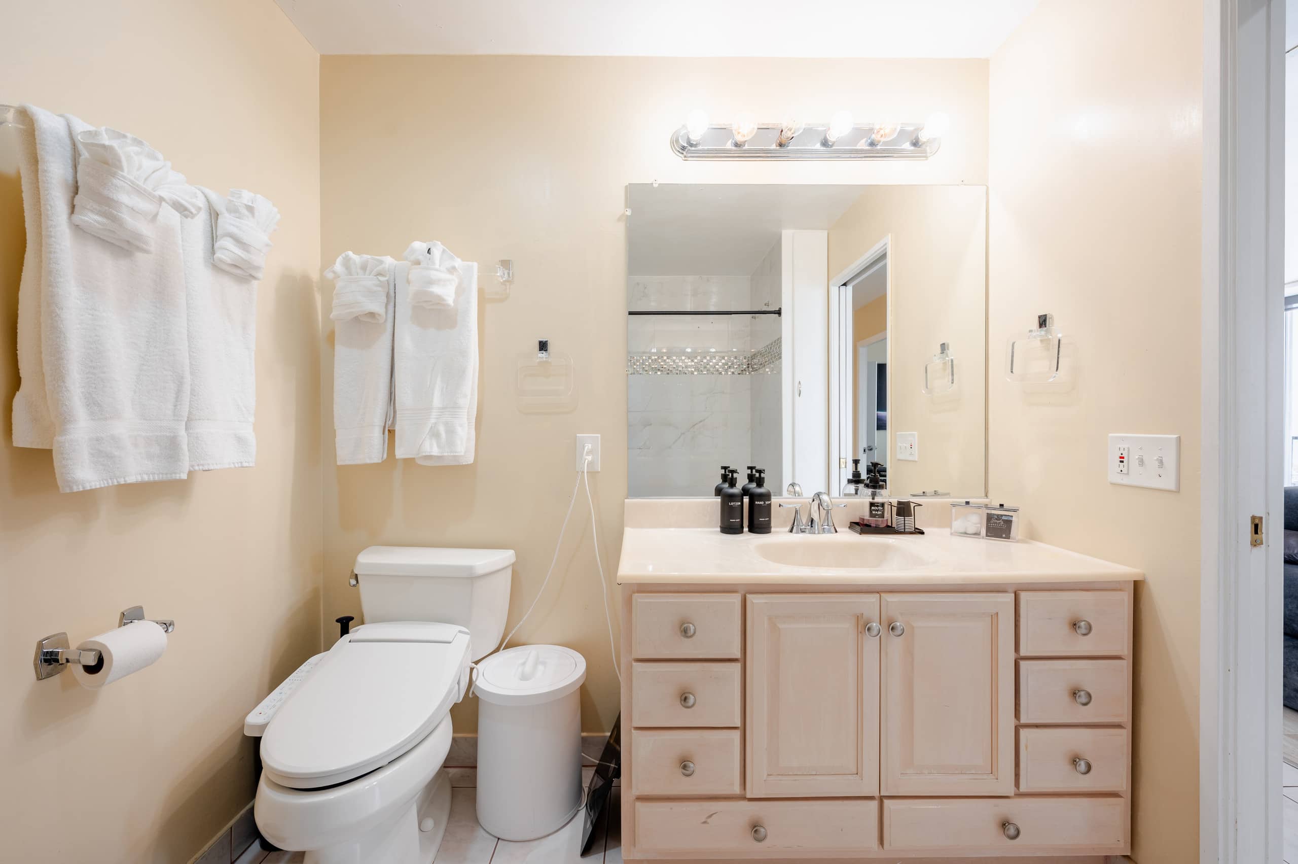 Condo in San Francisco · ★4.93 · 2 bedrooms · 2 beds · 1.5 baths - Image 61