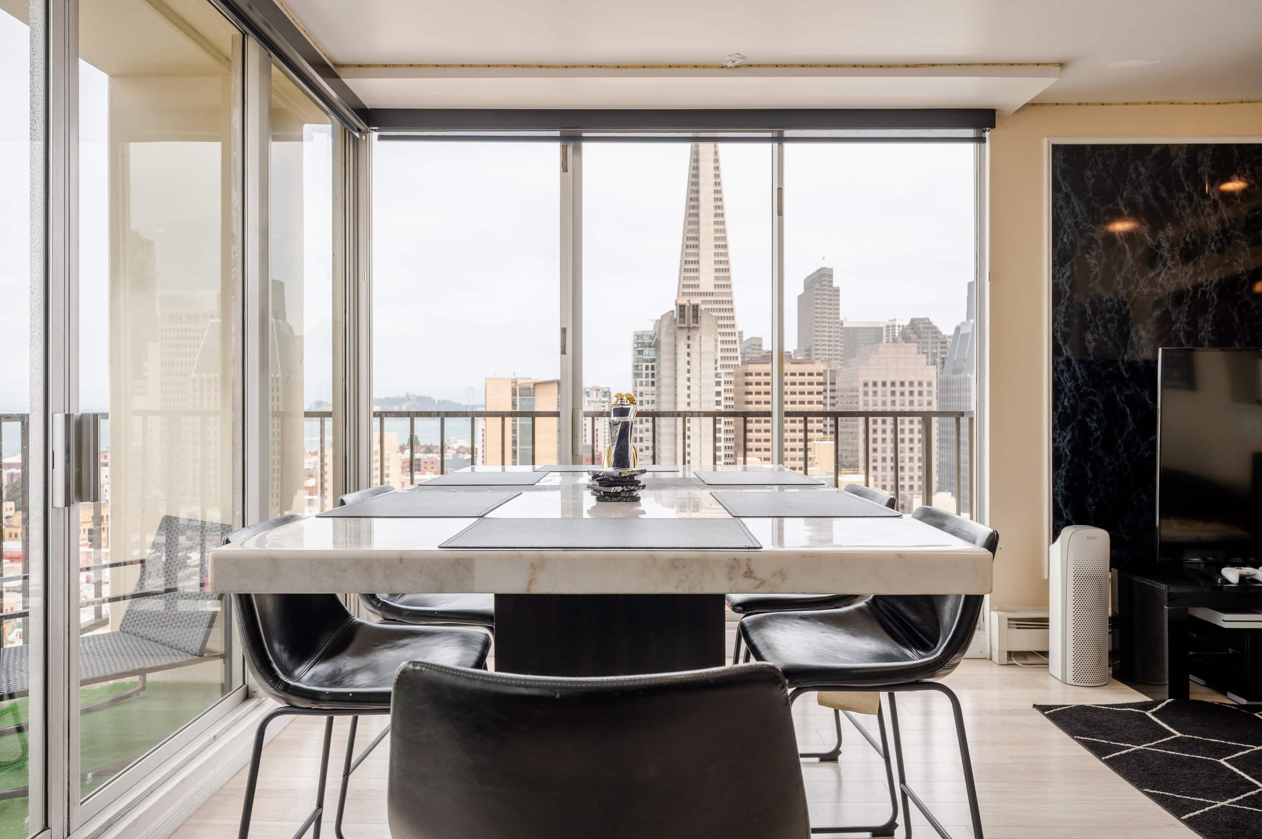 Condo in San Francisco · ★4.93 · 2 bedrooms · 2 beds · 1.5 baths - Image 71