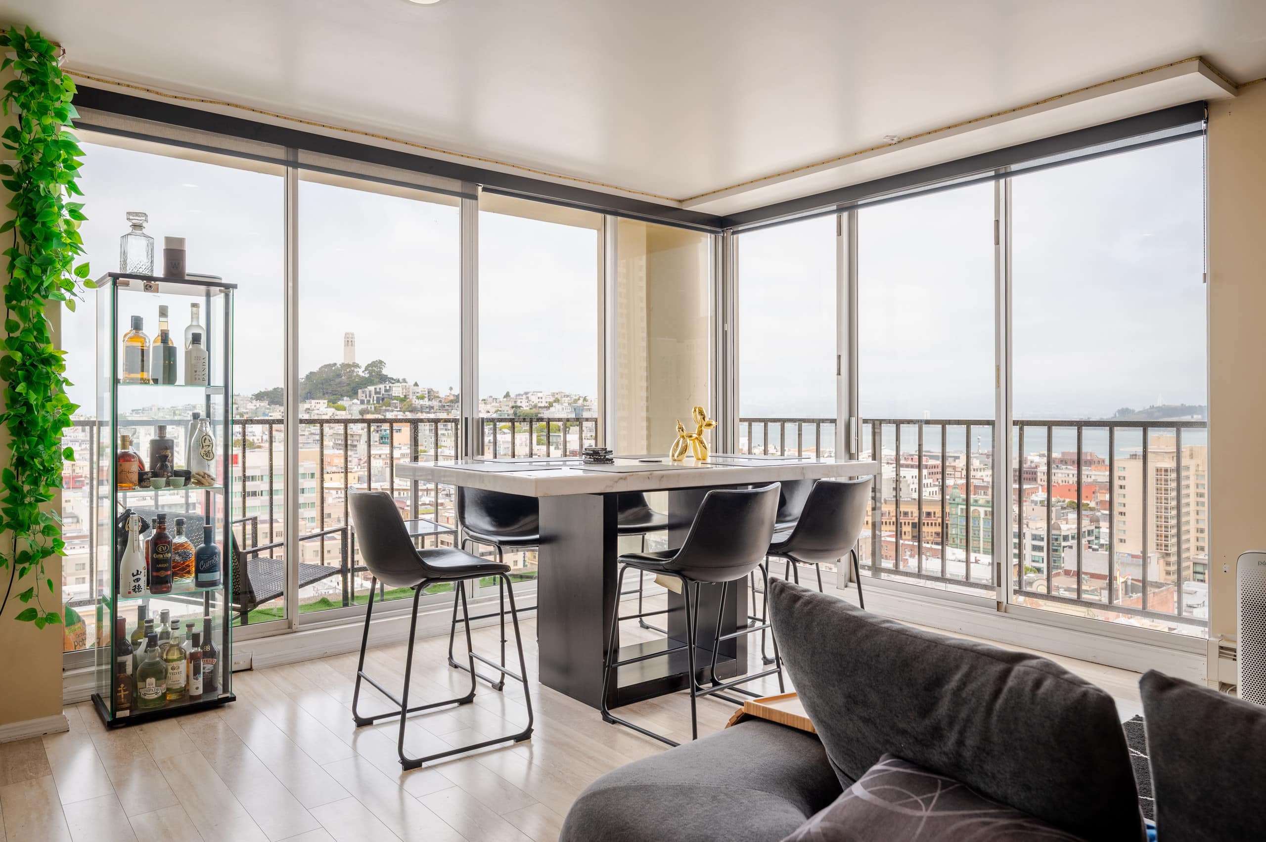 Condo in San Francisco · ★4.93 · 2 bedrooms · 2 beds · 1.5 baths - Image 2