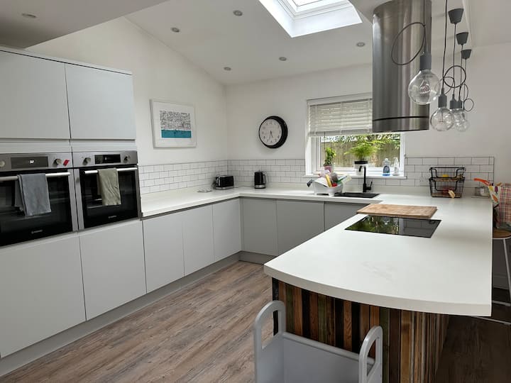 4 Bed Family Home In Chichester - Chichester