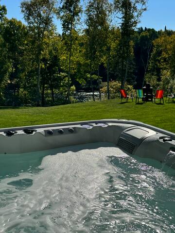 Cast Away Lodge Riverfront Luxury w/HOT TUB gallery image 2