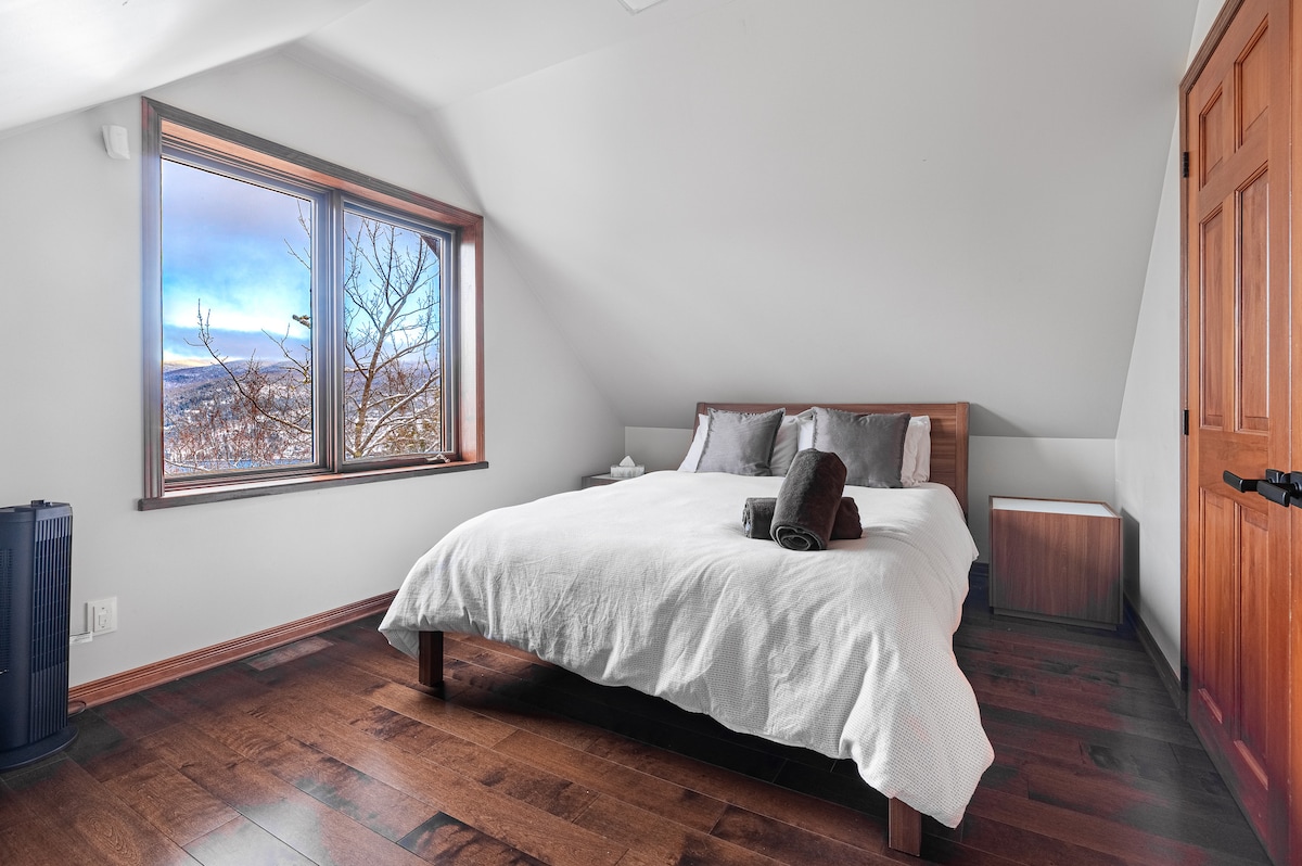 Habitación con cama tamaño queen ubicada cerca del dormitorio 3 