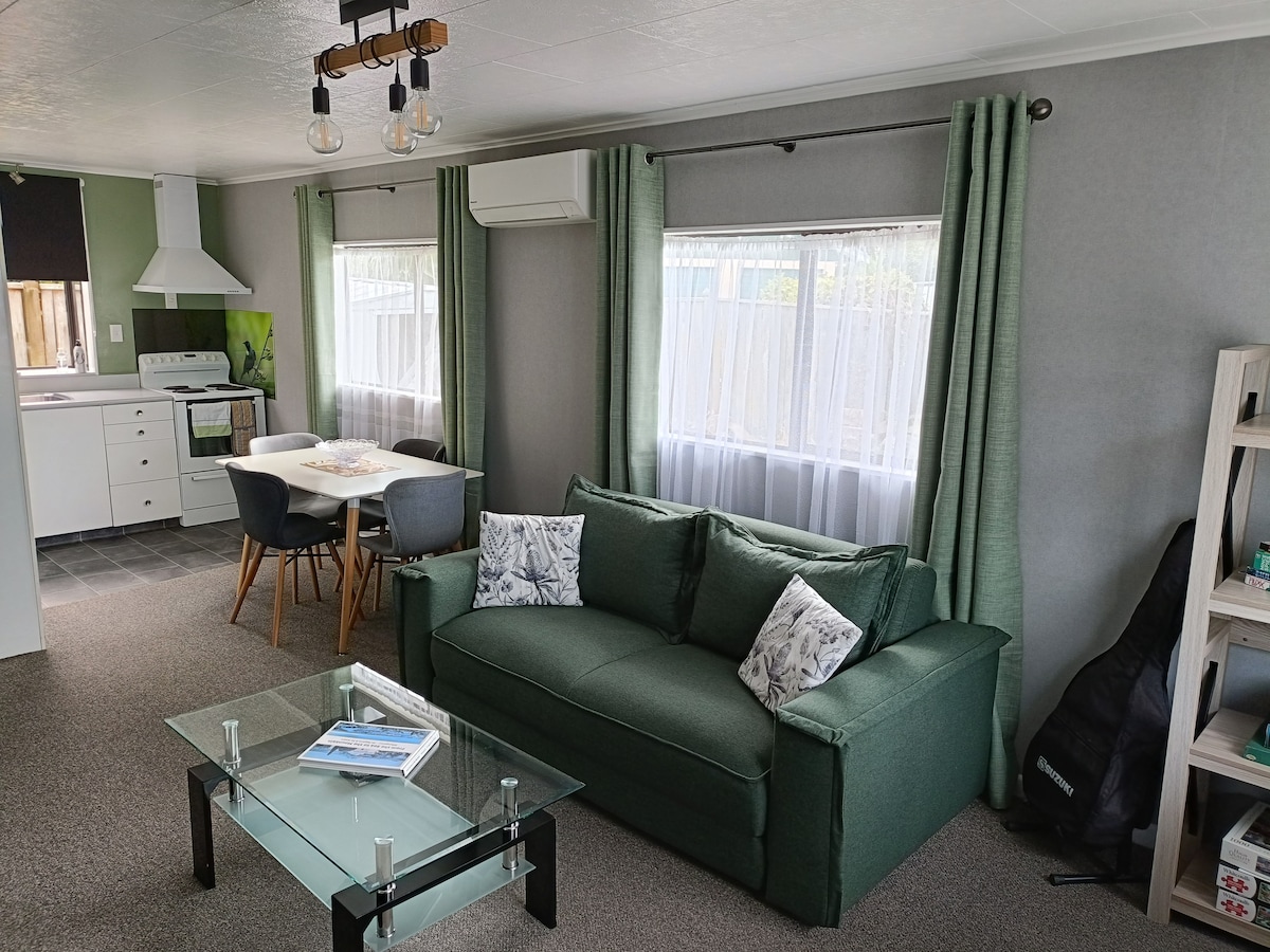 开放式休息室、用餐和厨房