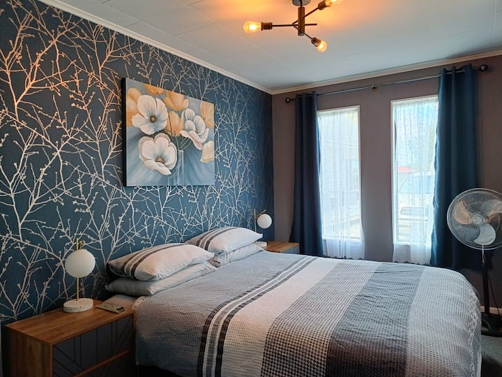 Vkusne zariadené s kvalitnou posteľnou bielizňou, výberom typov vankúšov