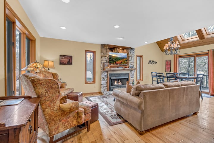 Beeches be Crazy beautiful home with Mountain View - Cottages for