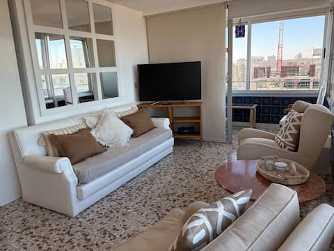 Top performing Airbnb: Renovado. vista mar, Serv Muca. Garage, AA, 2D in Punta Del Este