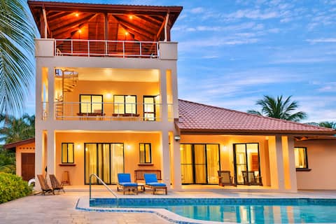 Beachfront Villa with a Pool and 360° Views